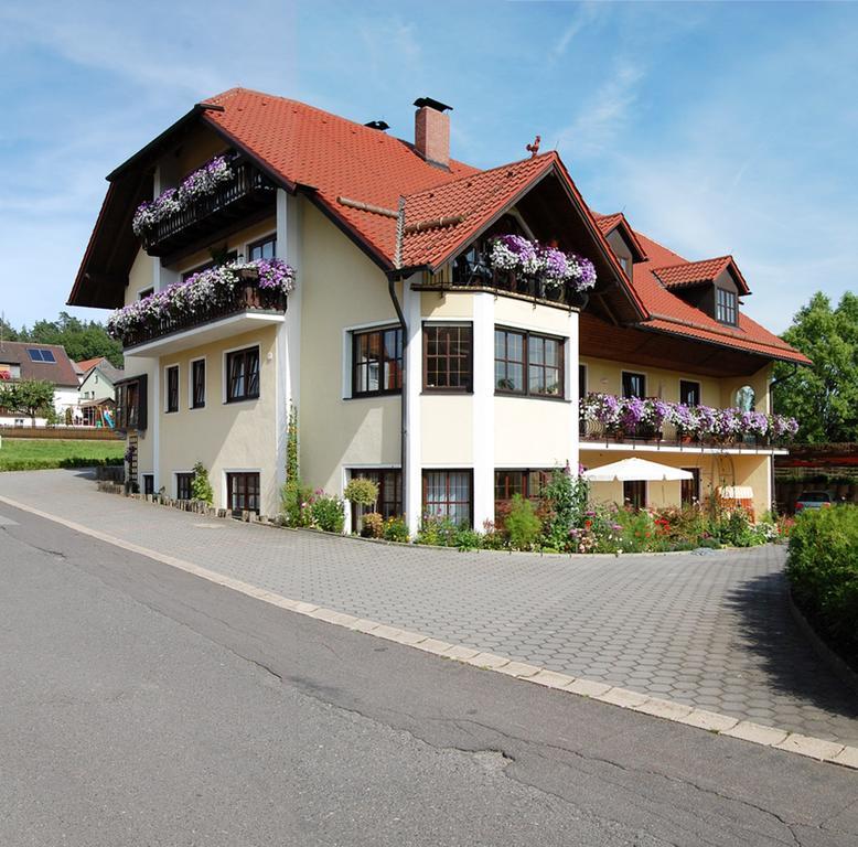 Gaestehaus Am Sonnenhang Apartment Erbendorf ภายนอก รูปภาพ